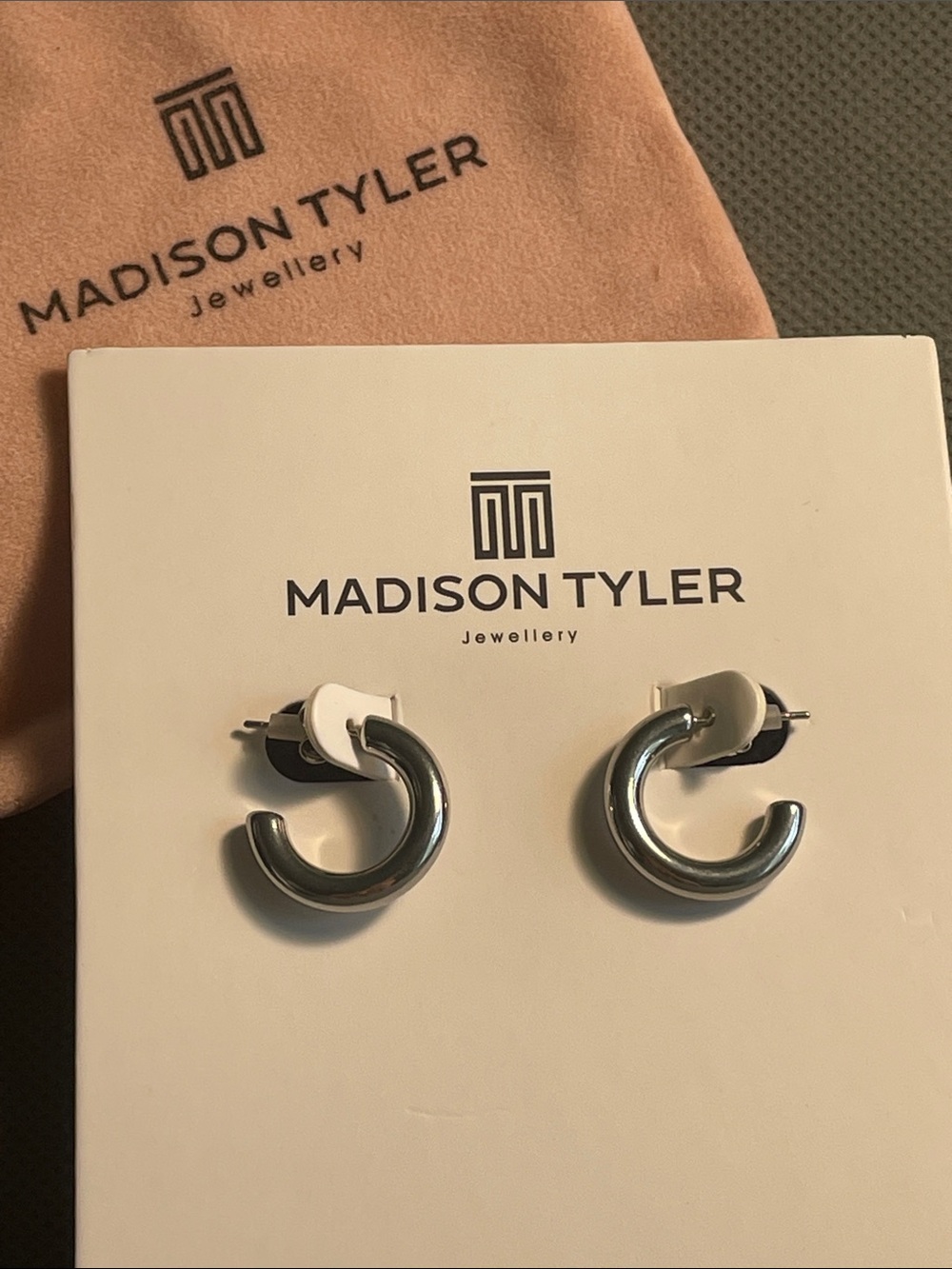 MADISON TYLER Chunky Silver Hoop Earrings 3/4”
